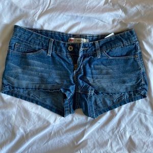 Levi shorty shorts